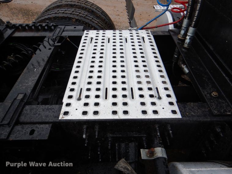 image for item HL9493 2014 Volvo VNL  semi truck