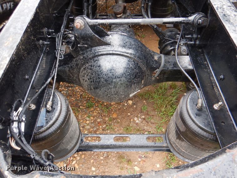 image for item HL9493 2014 Volvo VNL  semi truck