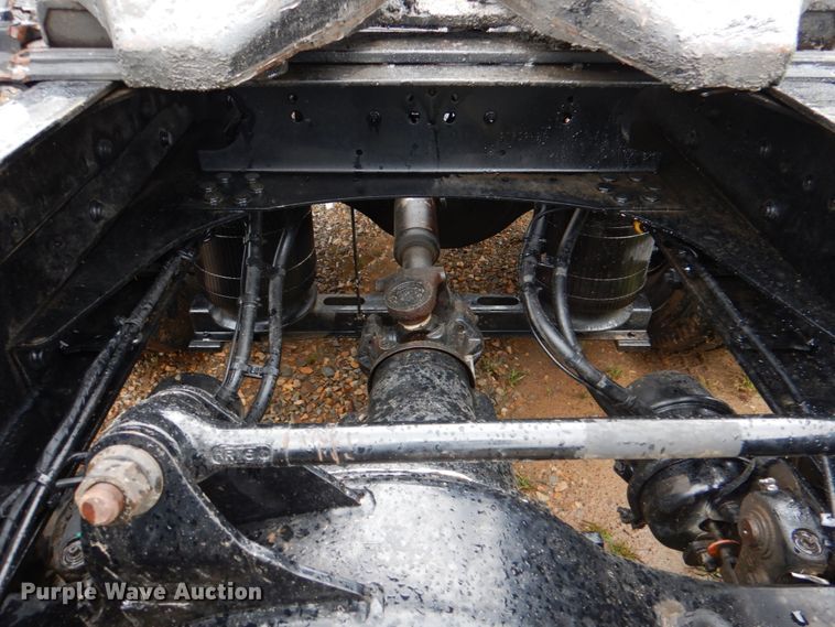 image for item HL9493 2014 Volvo VNL  semi truck