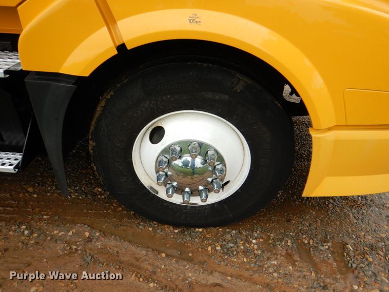 image for item HL9493 2014 Volvo VNL  semi truck