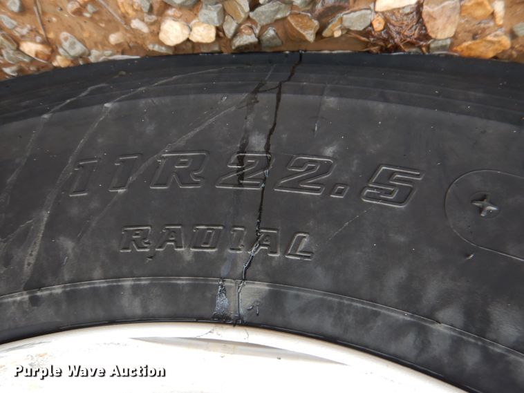 image for item HL9493 2014 Volvo VNL  semi truck