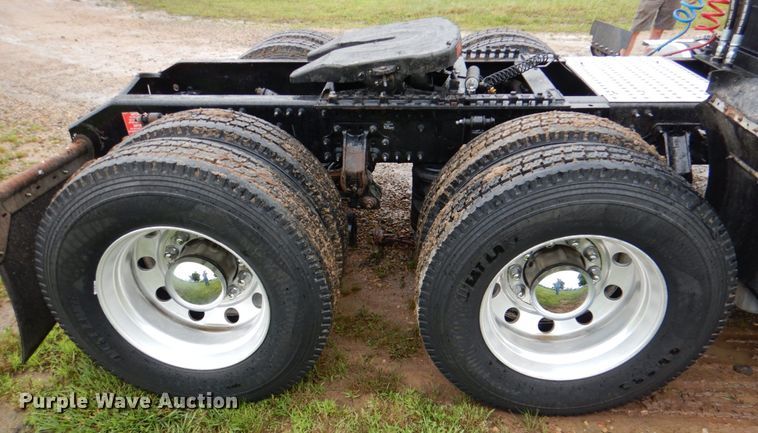 image for item HL9493 2014 Volvo VNL  semi truck