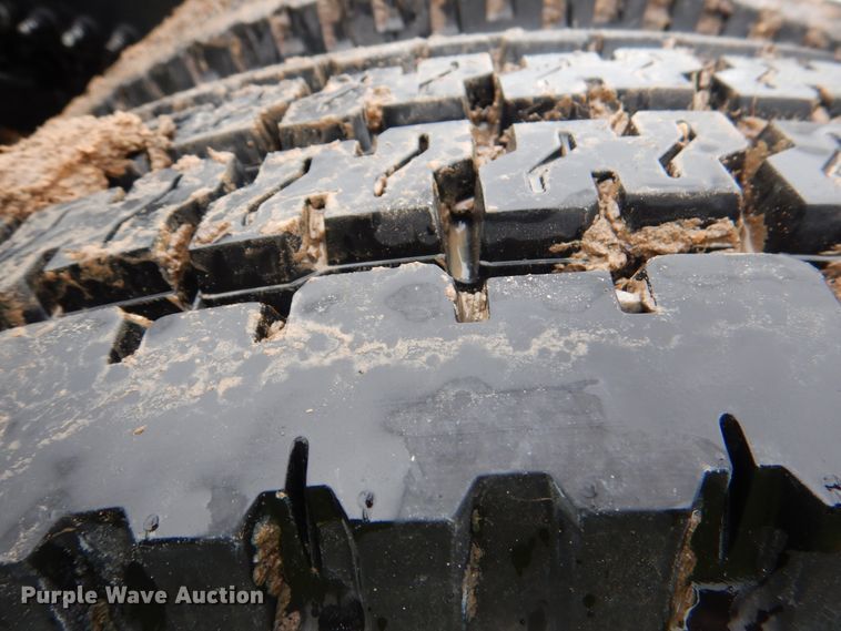 image for item HL9493 2014 Volvo VNL  semi truck