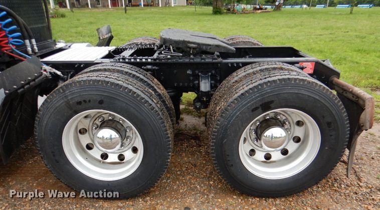 image for item HL9493 2014 Volvo VNL  semi truck