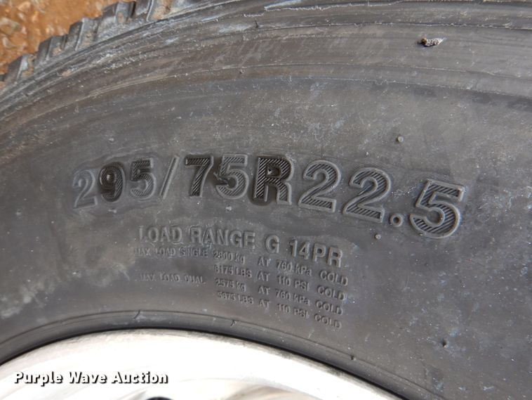 image for item HL9493 2014 Volvo VNL  semi truck