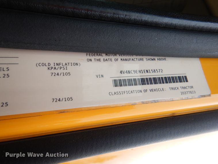 image for item HL9493 2014 Volvo VNL  semi truck