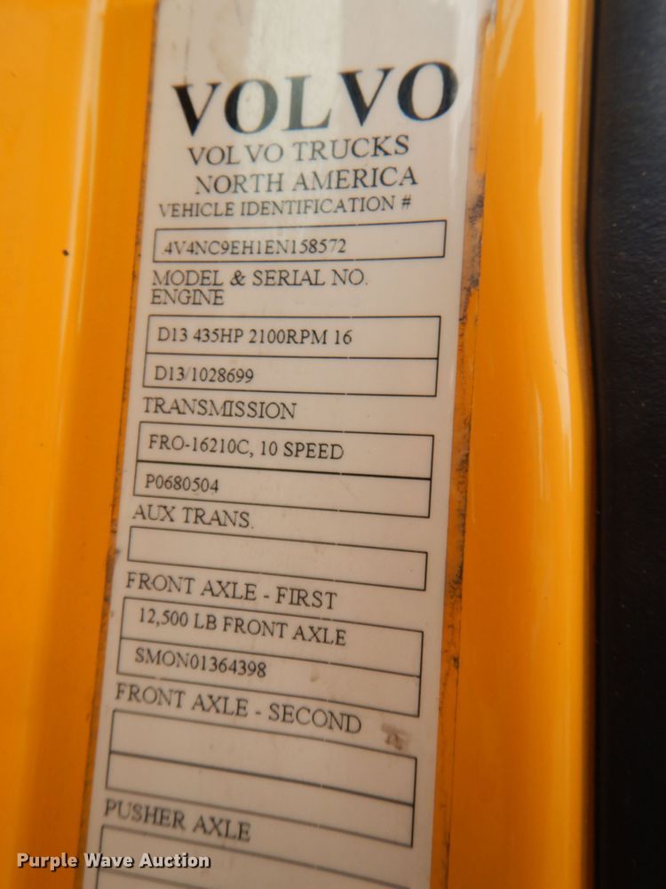 image for item HL9493 2014 Volvo VNL  semi truck