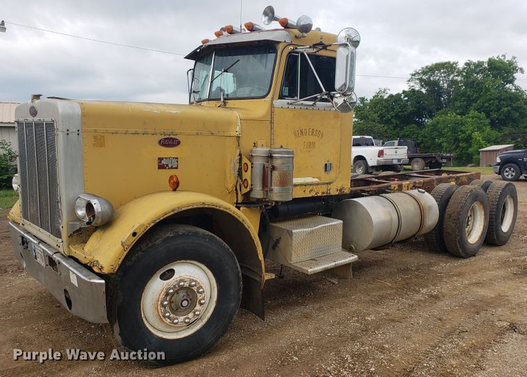 image for item HO9481 1980 Peterbilt 359  semi truck