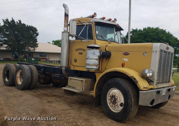 image for item HO9481 1980 Peterbilt 359  semi truck