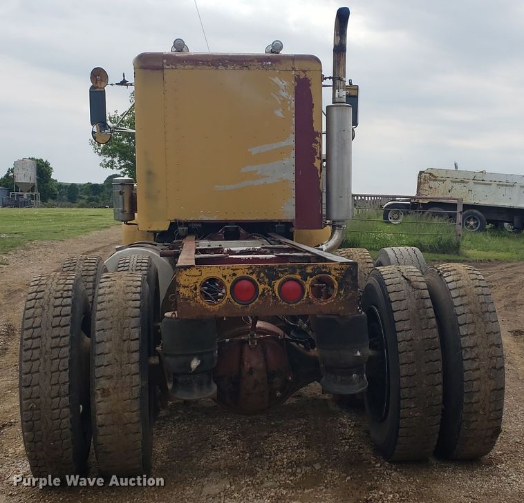 image for item HO9481 1980 Peterbilt 359  semi truck