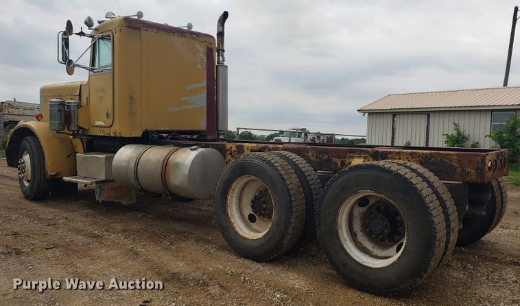 image for item HO9481 1980 Peterbilt 359  semi truck