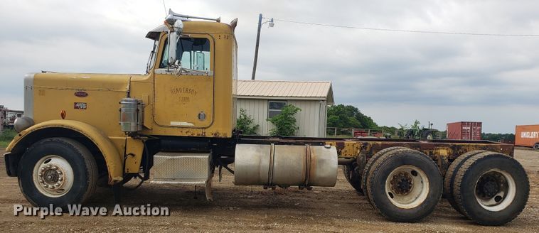 image for item HO9481 1980 Peterbilt 359  semi truck