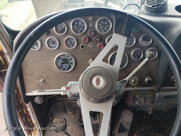 image for item HO9481 1980 Peterbilt 359  semi truck