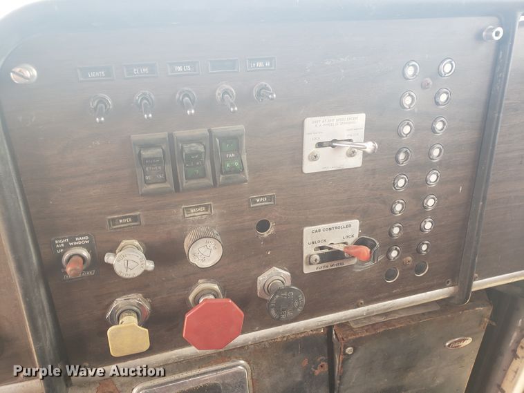 image for item HO9481 1980 Peterbilt 359  semi truck