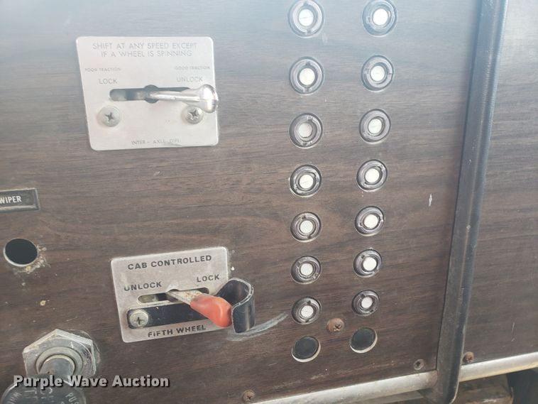 image for item HO9481 1980 Peterbilt 359  semi truck