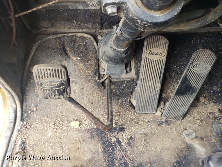 image for item HO9481 1980 Peterbilt 359  semi truck