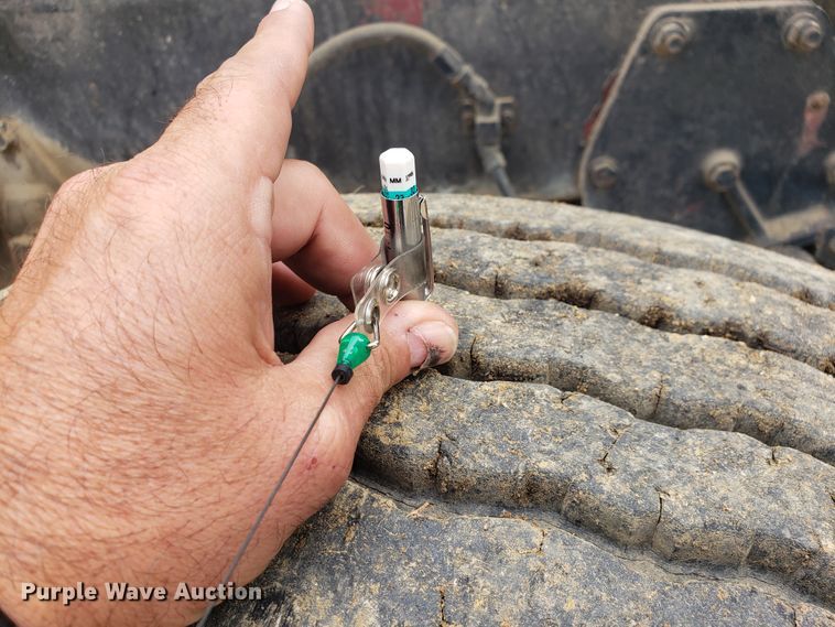 image for item HO9481 1980 Peterbilt 359  semi truck