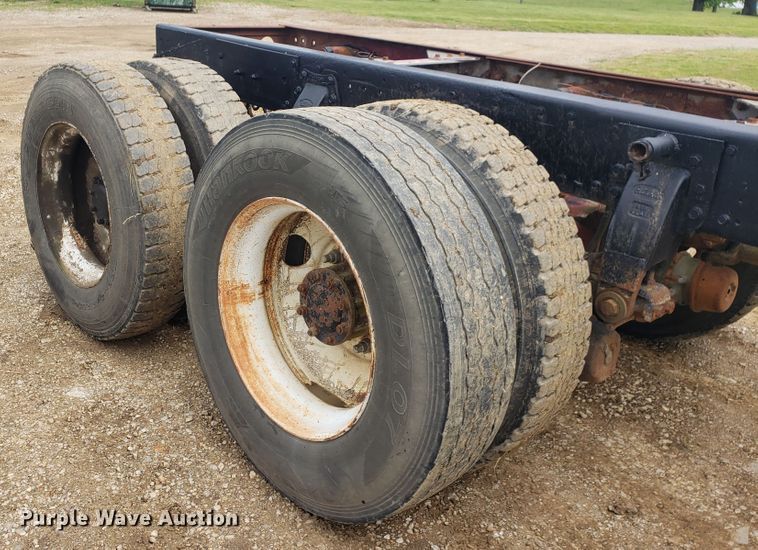 image for item HO9481 1980 Peterbilt 359  semi truck