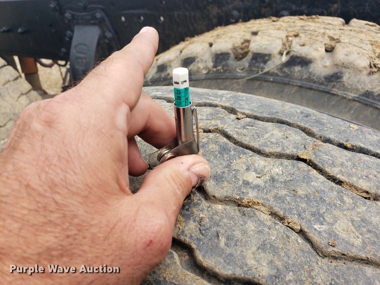 image for item HO9481 1980 Peterbilt 359  semi truck