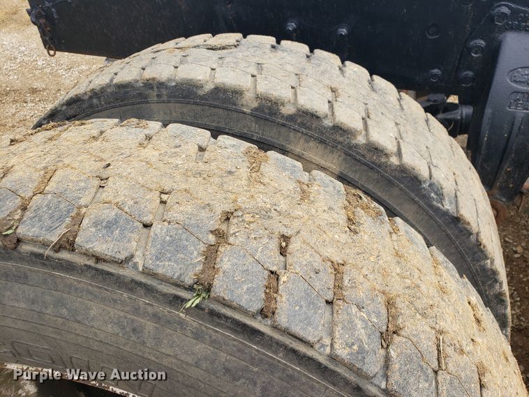 image for item HO9481 1980 Peterbilt 359  semi truck