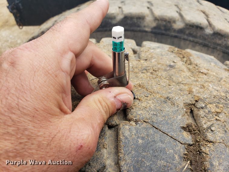 image for item HO9481 1980 Peterbilt 359  semi truck