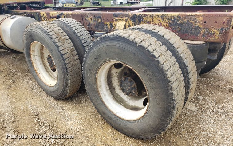 image for item HO9481 1980 Peterbilt 359  semi truck