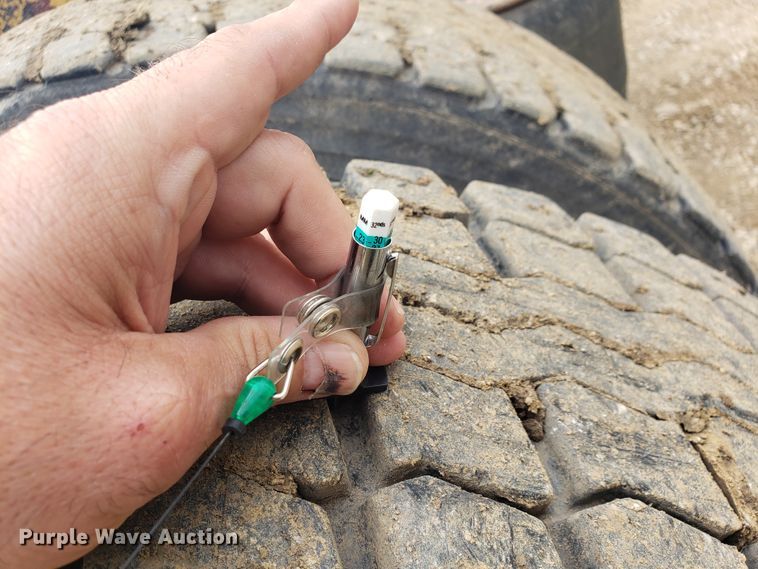 image for item HO9481 1980 Peterbilt 359  semi truck