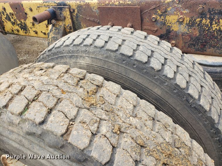 image for item HO9481 1980 Peterbilt 359  semi truck