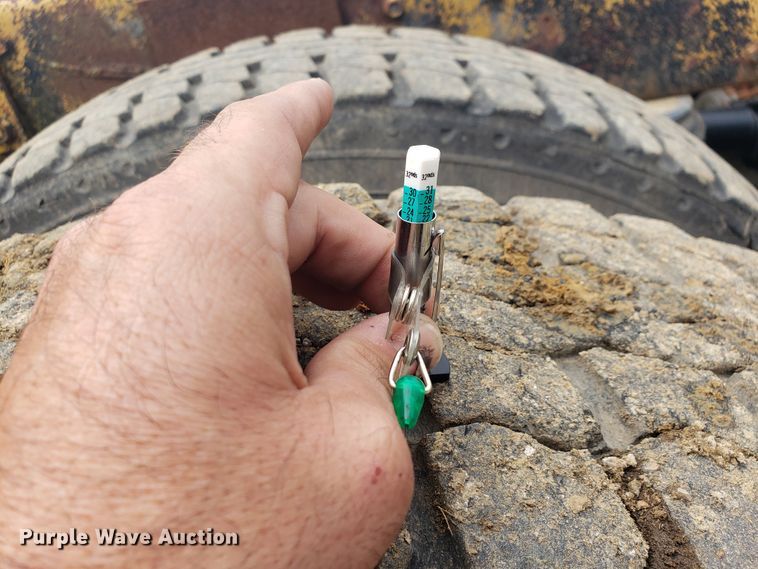 image for item HO9481 1980 Peterbilt 359  semi truck