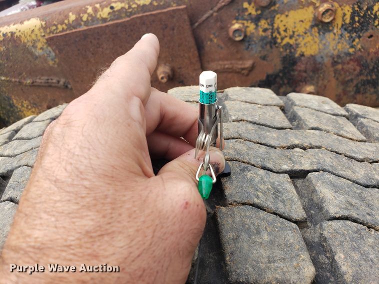 image for item HO9481 1980 Peterbilt 359  semi truck