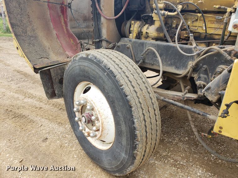 image for item HO9481 1980 Peterbilt 359  semi truck