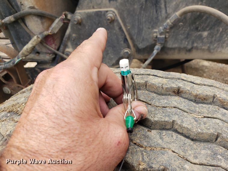 image for item HO9481 1980 Peterbilt 359  semi truck