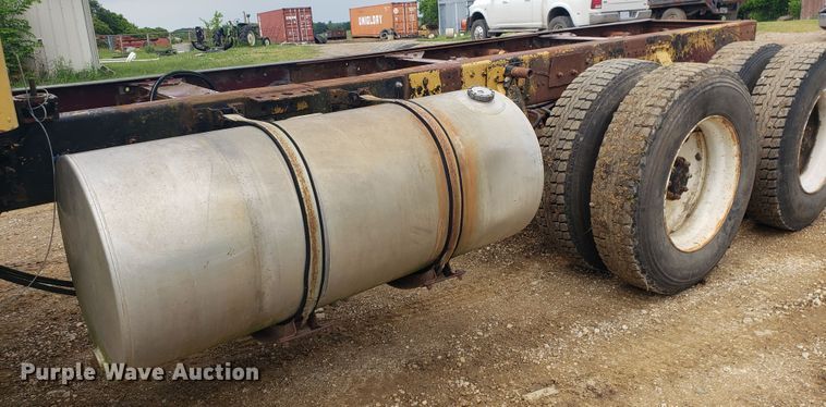 image for item HO9481 1980 Peterbilt 359  semi truck