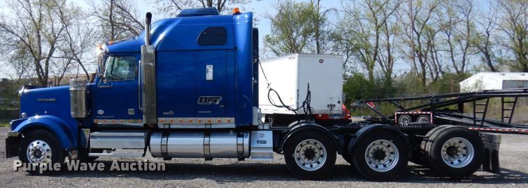 image for item HR9234 2009 Western Star 4900EX  semi truck