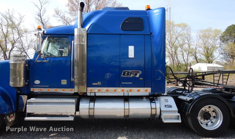 image for item HR9234 2009 Western Star 4900EX  semi truck
