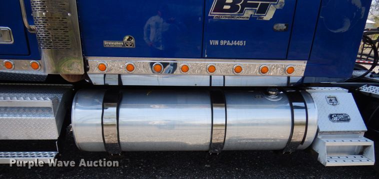 image for item HR9234 2009 Western Star 4900EX  semi truck