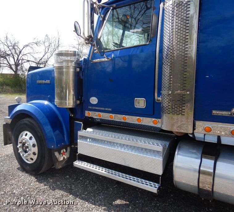 image for item HR9234 2009 Western Star 4900EX  semi truck