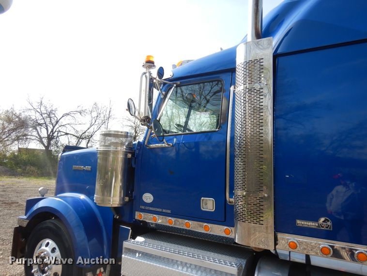 image for item HR9234 2009 Western Star 4900EX  semi truck