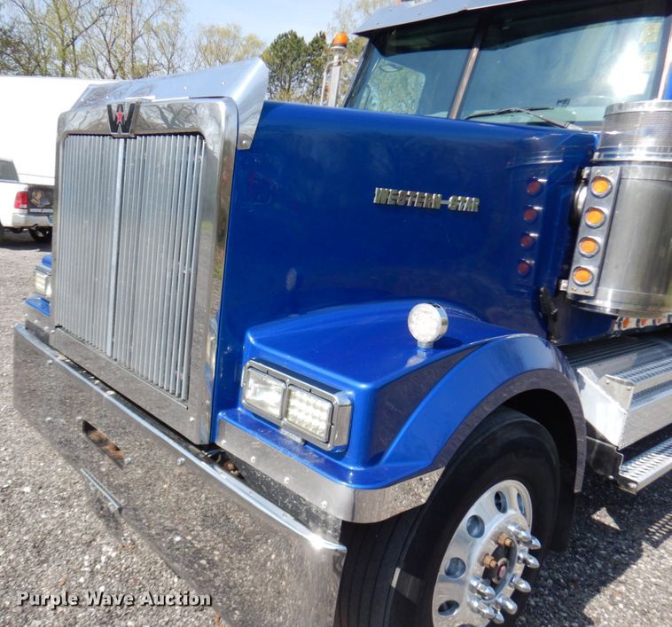 image for item HR9234 2009 Western Star 4900EX  semi truck