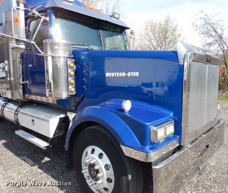 image for item HR9234 2009 Western Star 4900EX  semi truck
