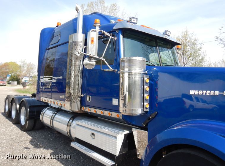image for item HR9234 2009 Western Star 4900EX  semi truck