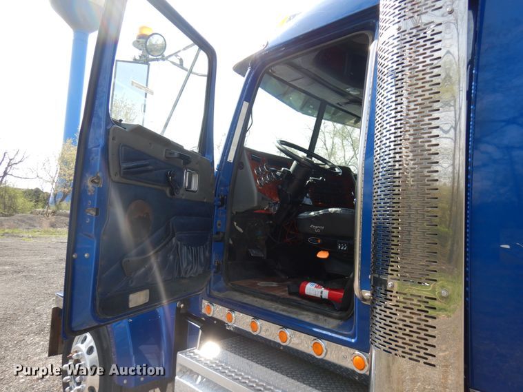 image for item HR9234 2009 Western Star 4900EX  semi truck