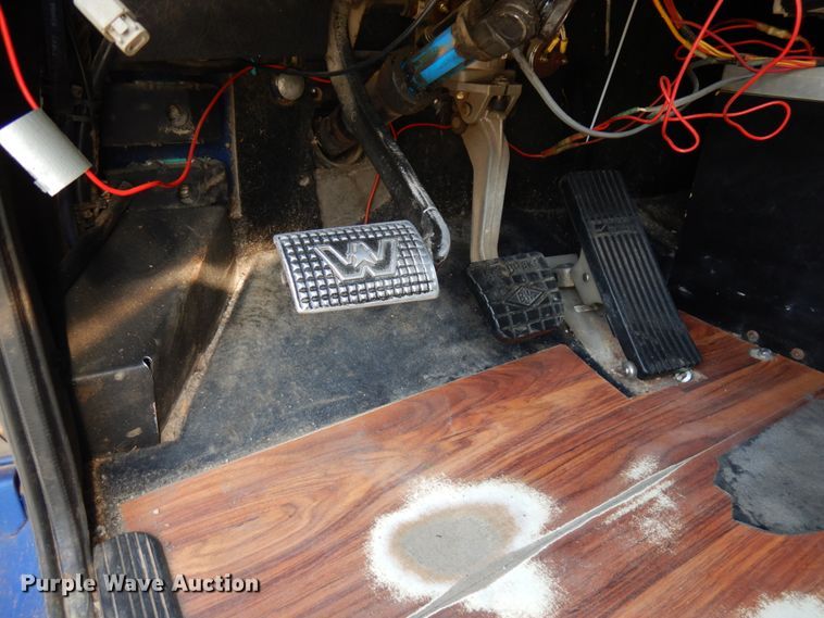 image for item HR9234 2009 Western Star 4900EX  semi truck