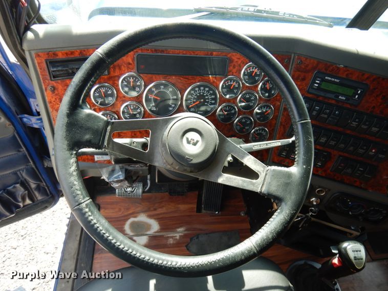 image for item HR9234 2009 Western Star 4900EX  semi truck