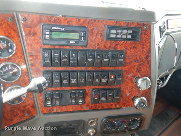 image for item HR9234 2009 Western Star 4900EX  semi truck