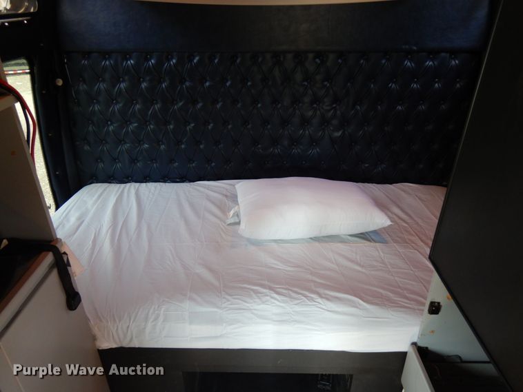 image for item HR9234 2009 Western Star 4900EX  semi truck