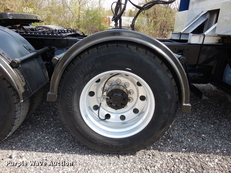 image for item HR9234 2009 Western Star 4900EX  semi truck