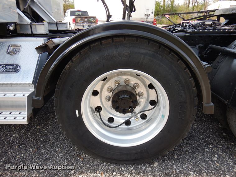 image for item HR9234 2009 Western Star 4900EX  semi truck