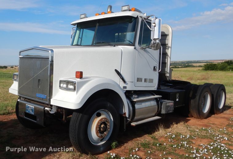 image for item HS9686 1993 White GMC WCM  semi truck