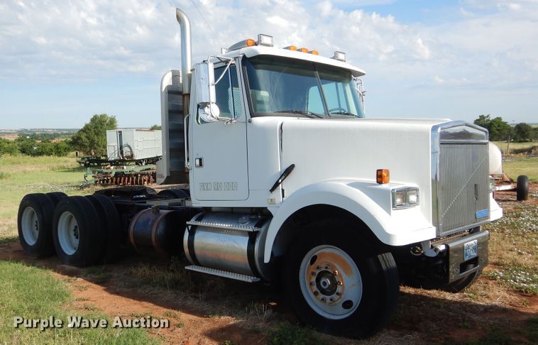 image for item HS9686 1993 White GMC WCM  semi truck